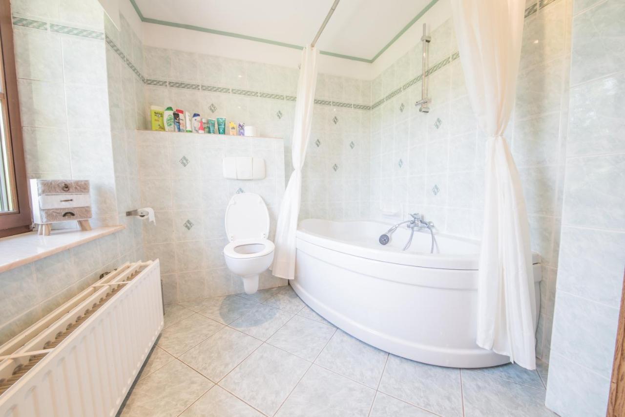 Le Longueville Дюрби Екстериор снимка